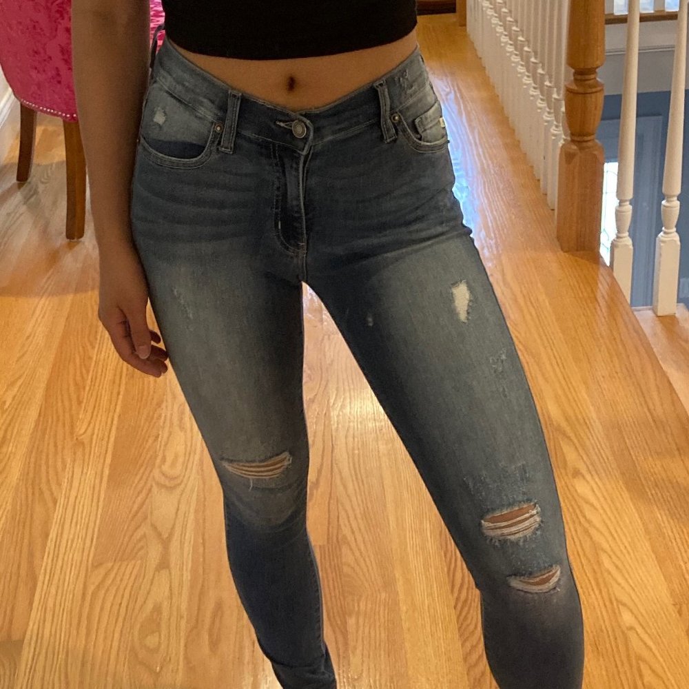 Kan Chun High Rise Distressed Jeans Size 25